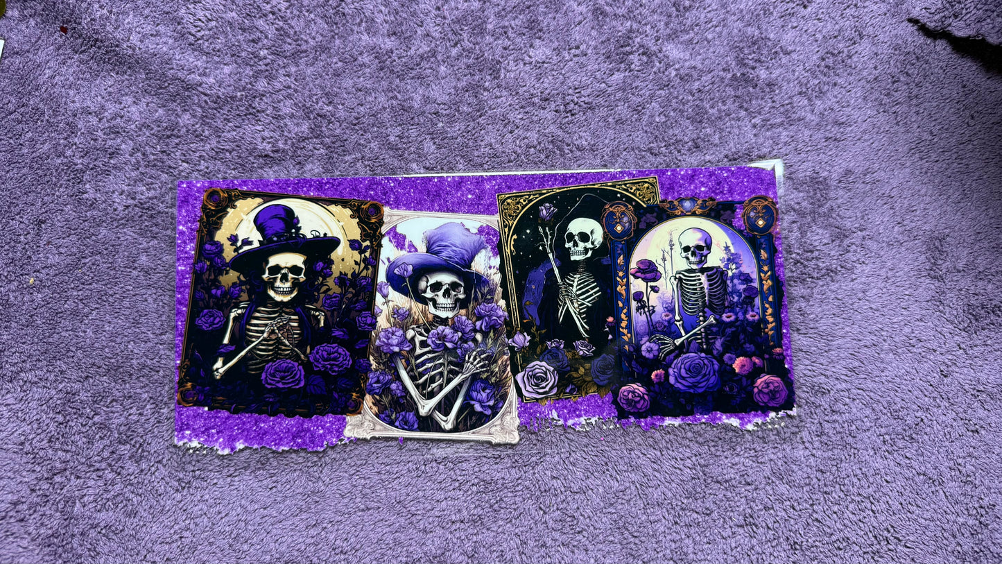 Halloween: purple skulls