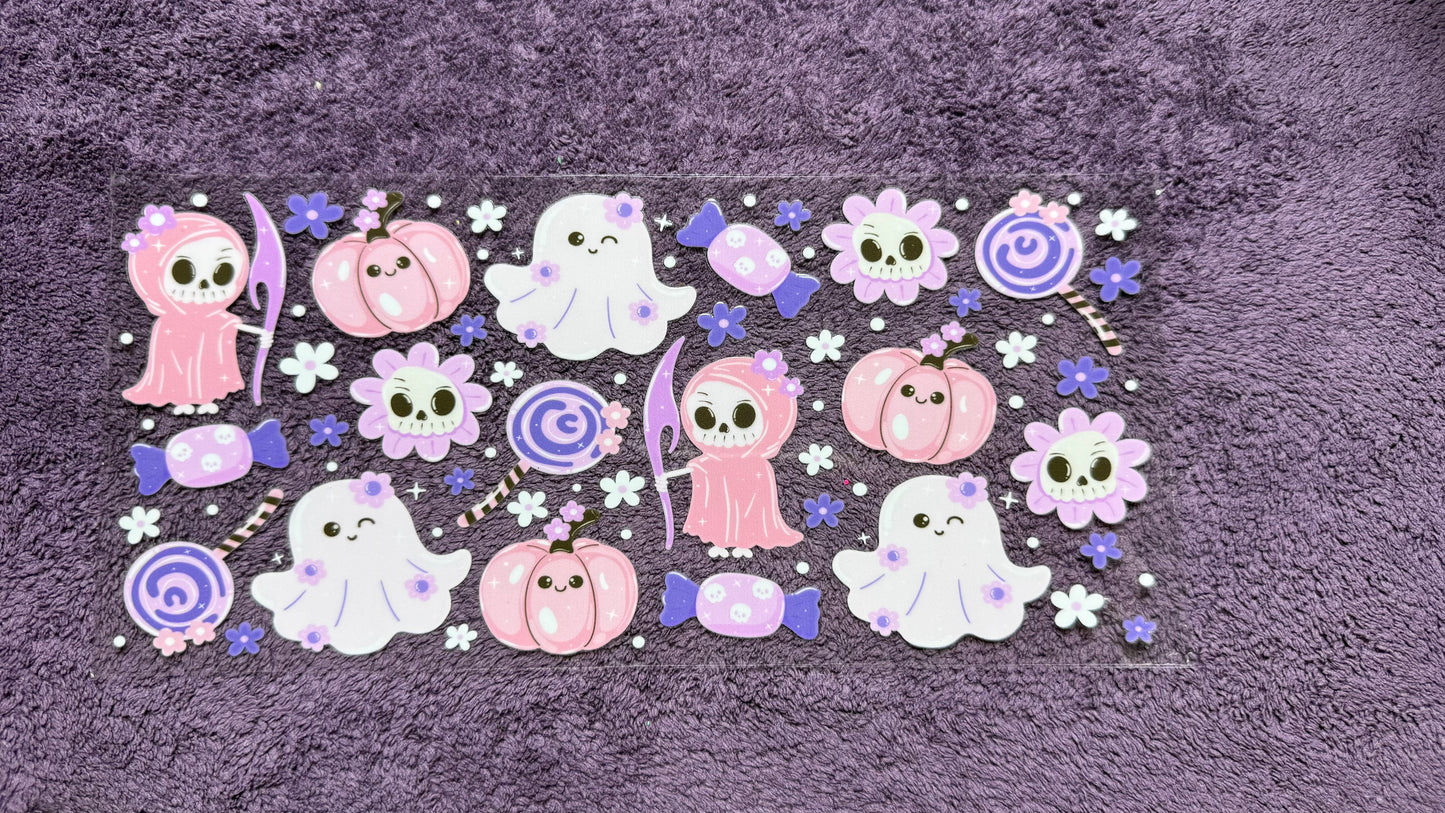 Halloween: cutesy ghosts, pumpkins, candy