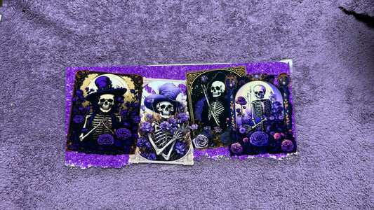 Halloween: purple skulls