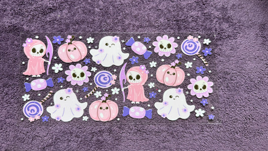 Halloween: cutesy ghosts, pumpkins, candy