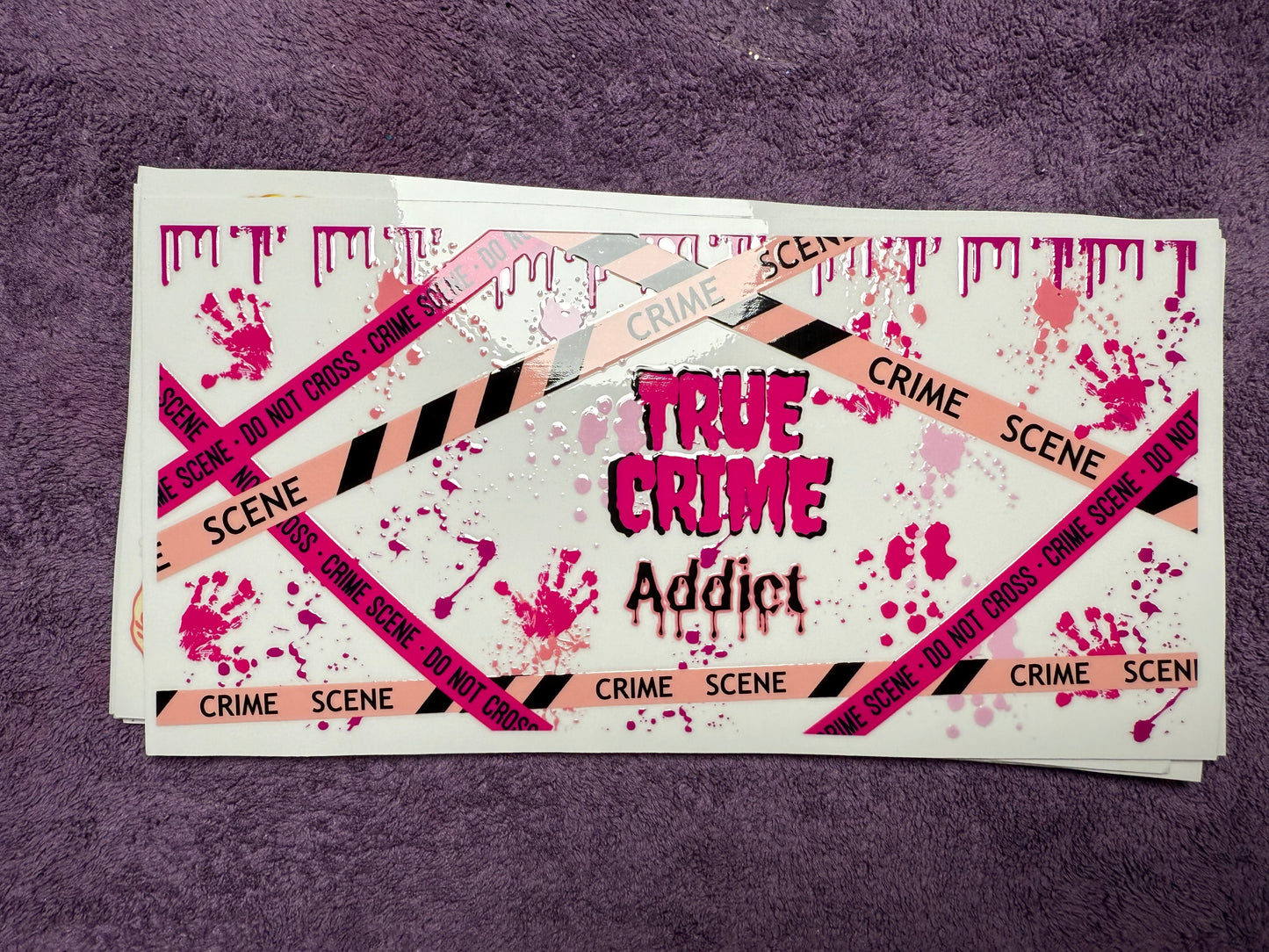 True crime addict - pink