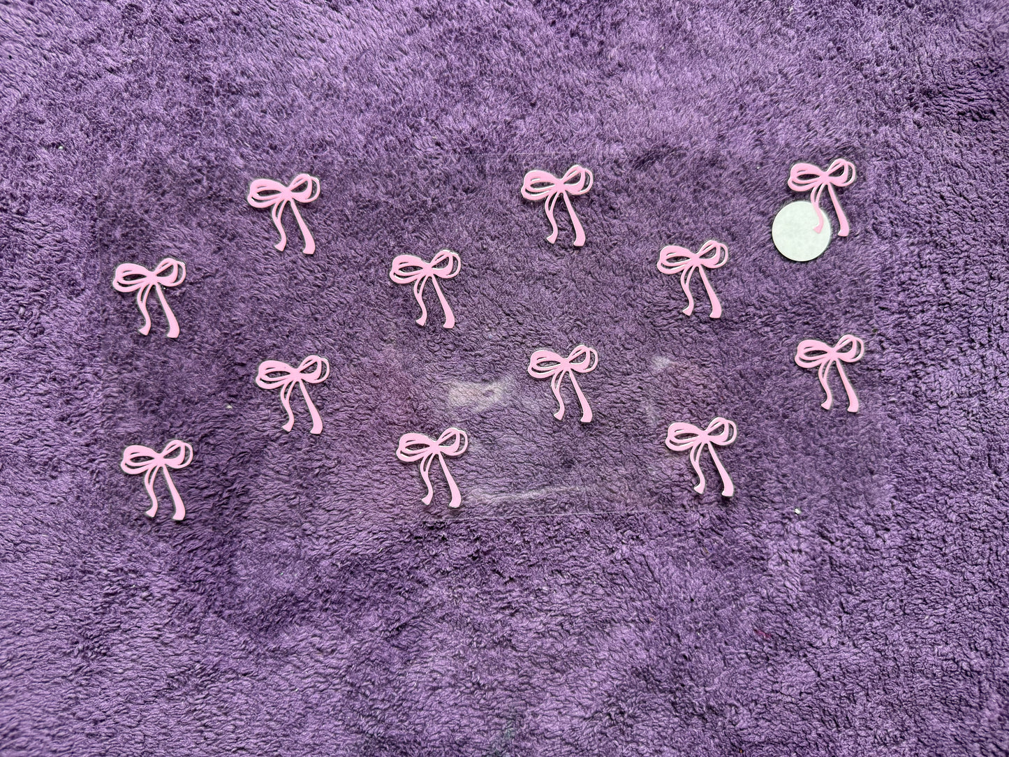 Pink bows outlined
